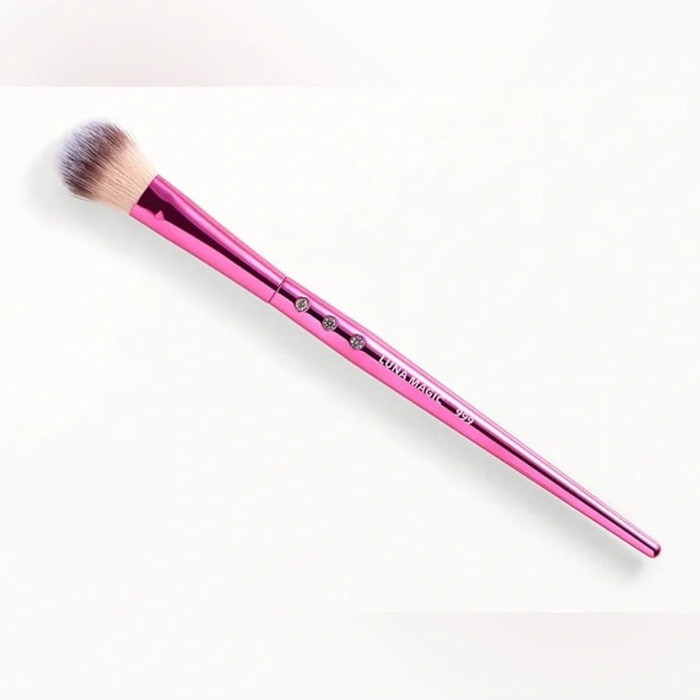 Luna Magic Superstar Highlighter Brush 999 NWT Soft Tapered Bristles